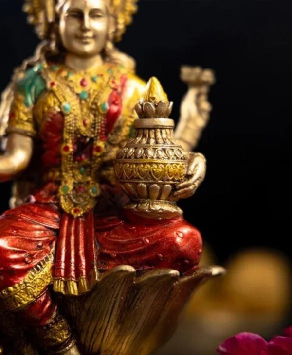 Lakshmi Mata Idol Top Quality No.1 Sit Lotus Beautiful